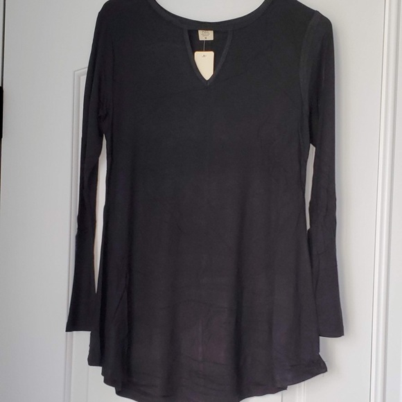 🔥SALE🔥 Black keyhole long sleeve top - Picture 4 of 7